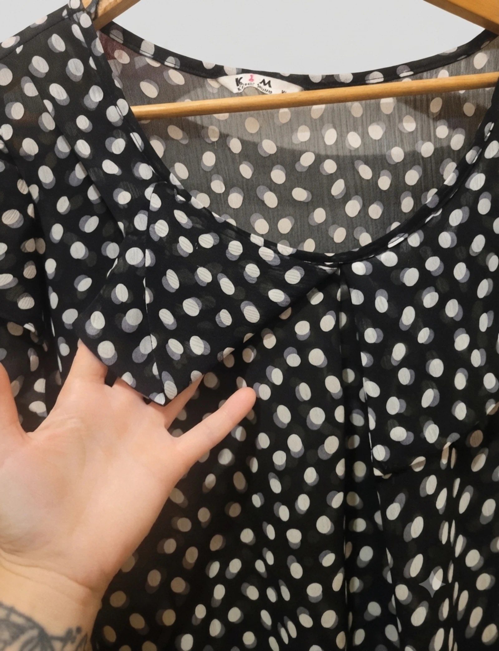 Vestido curto fluido de lunares preto e branco tamanho xl – photo 3